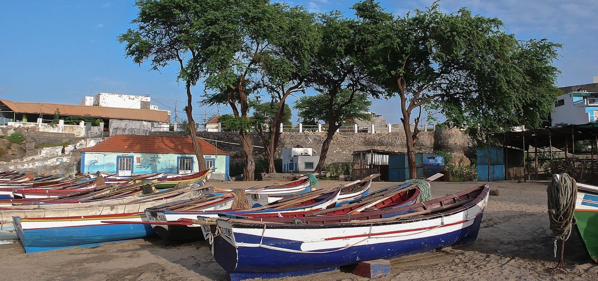 Bateaux de pêche colorés, Cap Vert
