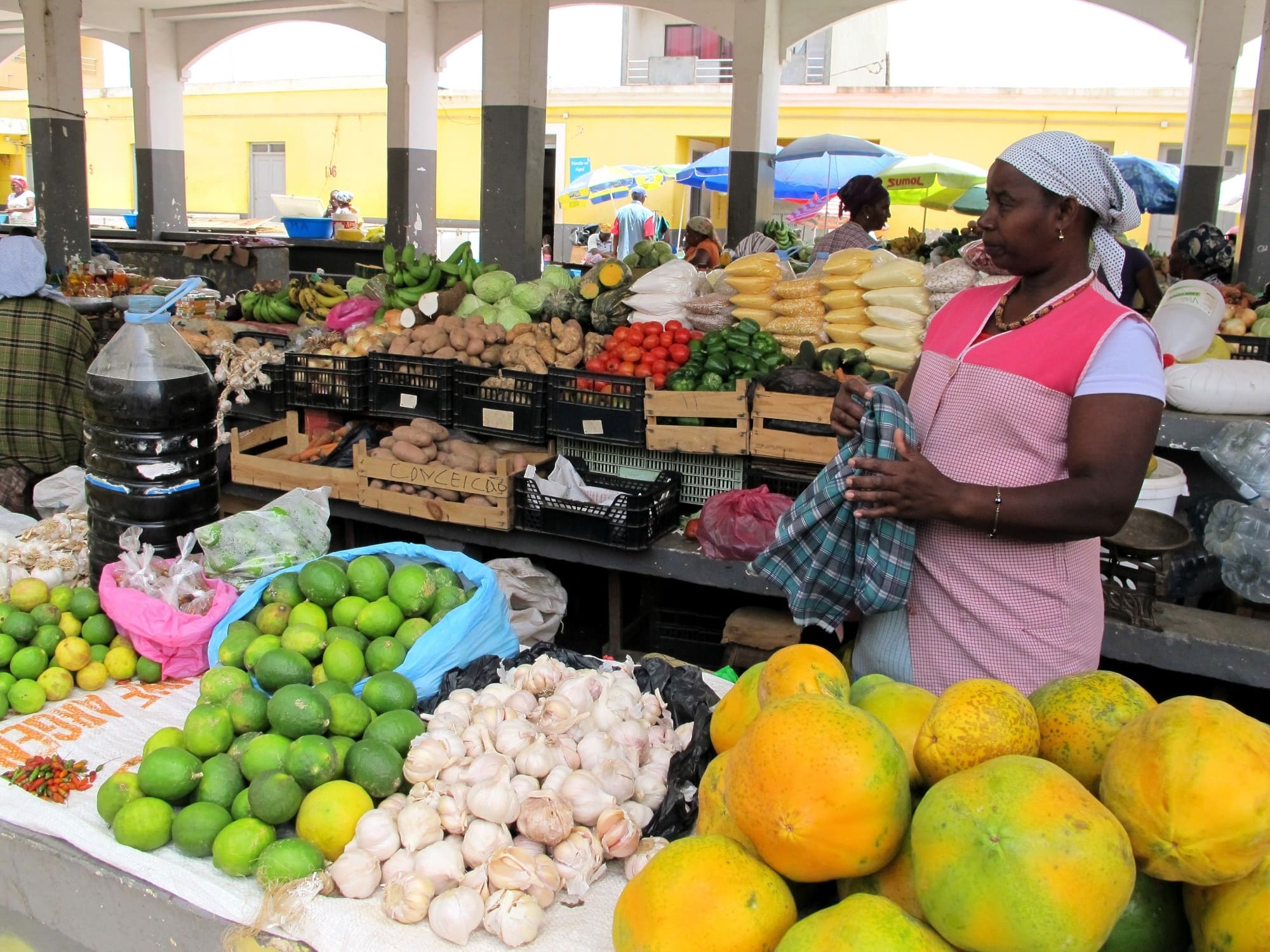 Assomaga - marché de fruits et légumes à Mindelo, Cap Vert