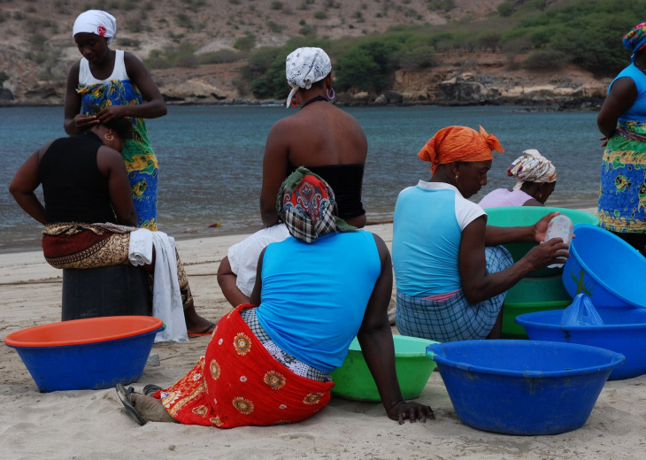 Femmes Capverdiennes en bord de mer, marché