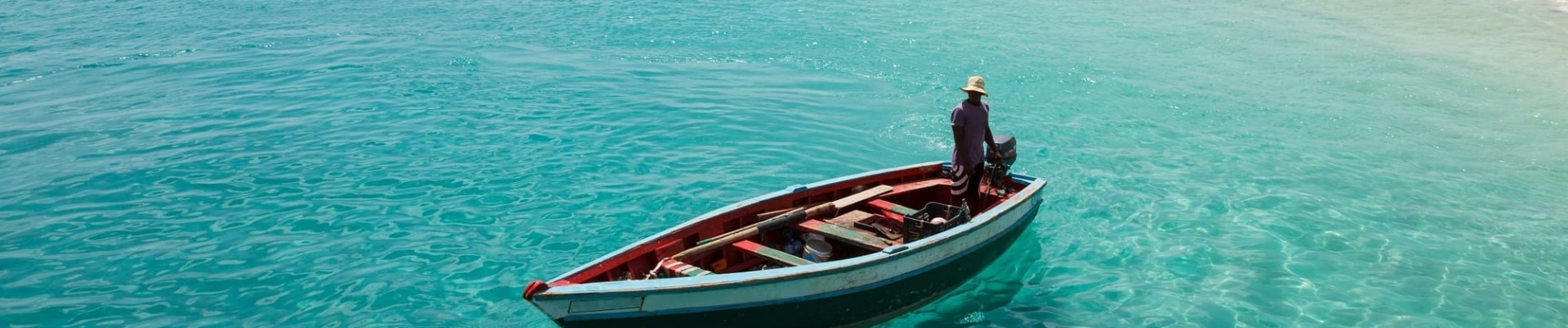 Bateau traditionnel à Santa Marta, Cap Vert